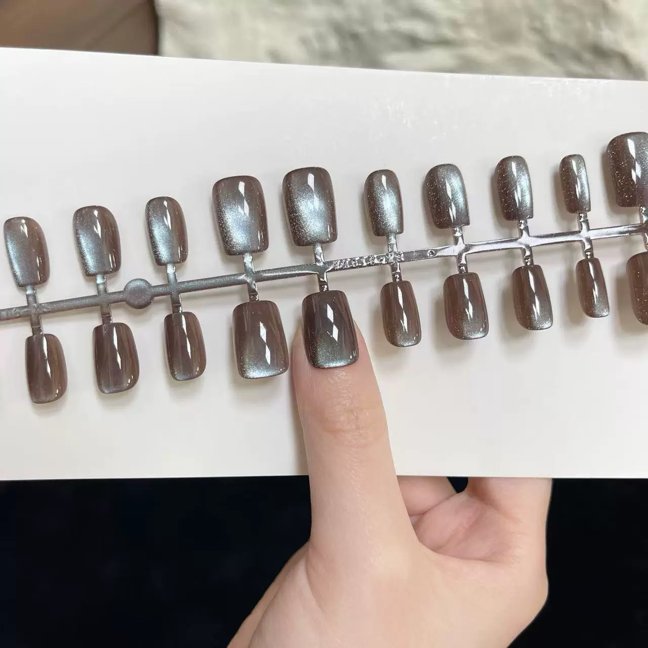 纯色猫眼石墨灰细闪猫眼杏仁设计高端穿戴甲美甲贴片跨境假指甲片