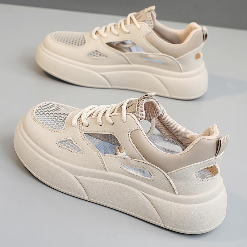 Zapatos deportivos blancos con suela suave hueca para mujeres 2024 verano nuevo estilo de malla transpirable casual versátil con suela gruesa zapatos de skate para estudiantes
