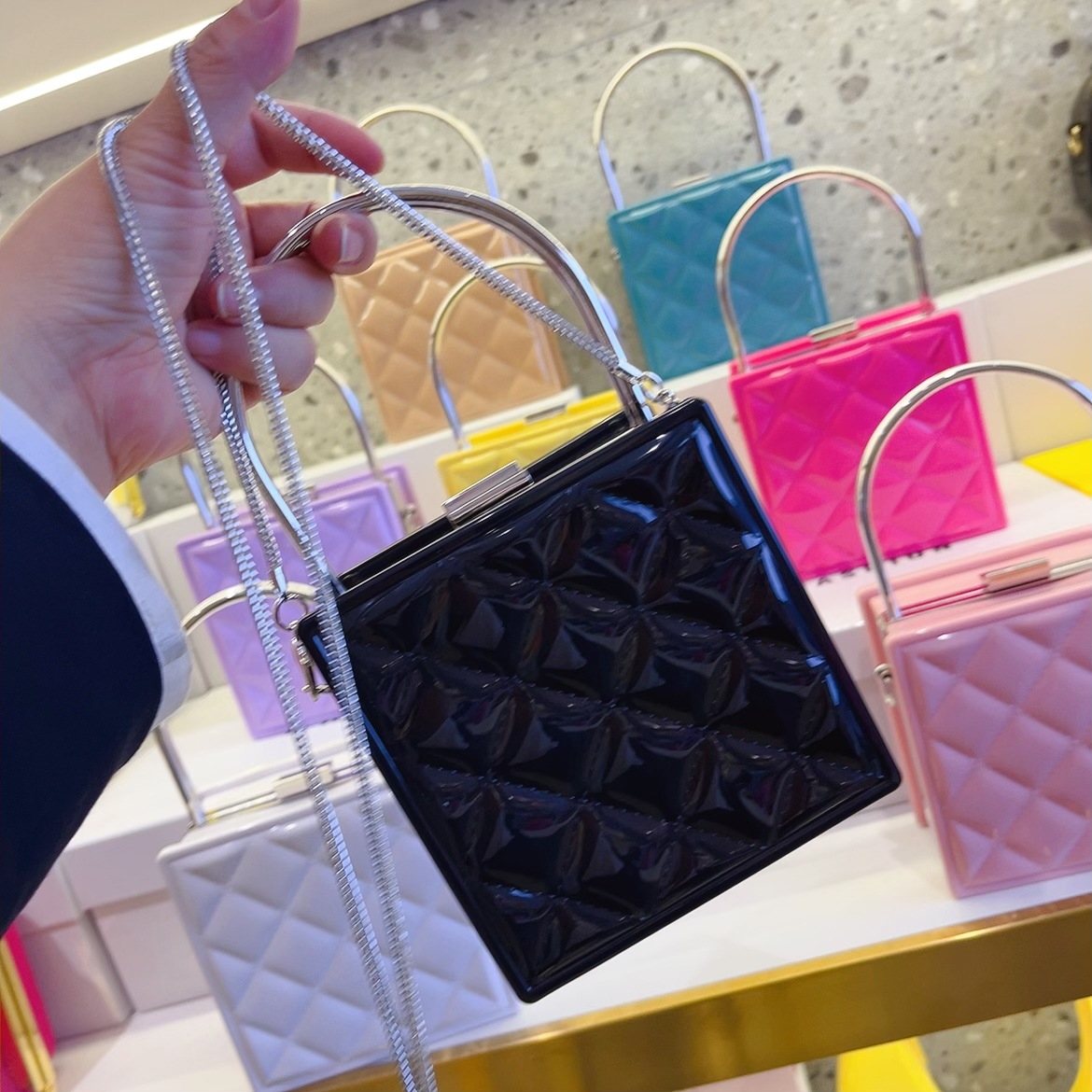 2025 New cross-border foreign trade women's bag, retro chain mini jelly bag opening red envelope box bag Application Scenario