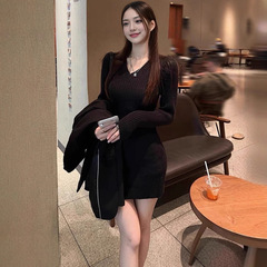 欧洲站秋装2025新款法式v领修身黑色包臀裙小个子内搭针织连衣裙