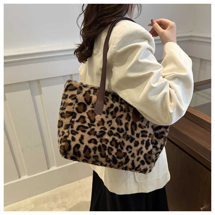 Cross-border quality plush bag, women's leopard print large-capacity tote bag, new lightweight Korean-style fashionable commuting single-shoulder bag undefined