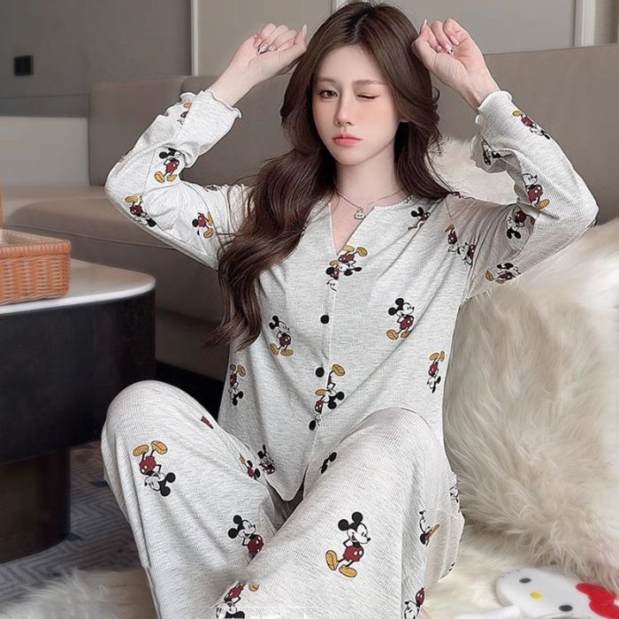 Transmisión en vivo explosivo texto cifrado pijama mujer primavera / verano Mickey ropa casera casual moda suelta se puede usar fuera