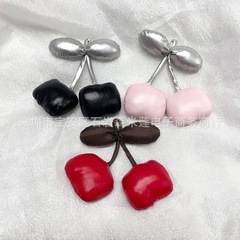 キャンディーのさくらんぼのキーホルダーが可愛いです。