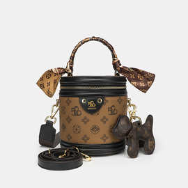 UR女包圆筒包2024新款秋冬时尚手提高级圆柱形单肩老花水桶斜挎包