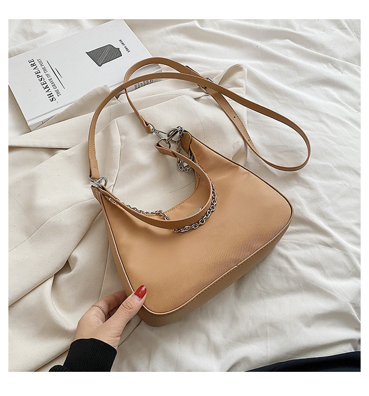 Women's Medium All Seasons Nylon Solid Color Fashion Square Zipper Underarm Bag display picture 10