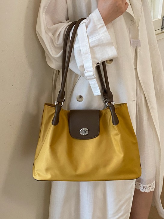 Bolsos de alta calidad de gran capacidad para mujeres 2026 nueva moda moda de nylon ligero de viaje de hombro bolso axilar