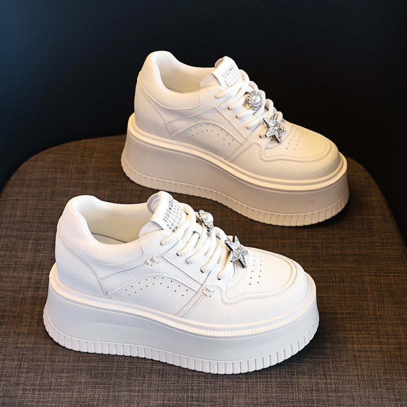Giày sneaker nữ chunky đế dày phong cách retro đánh bóng màu be — Màu be