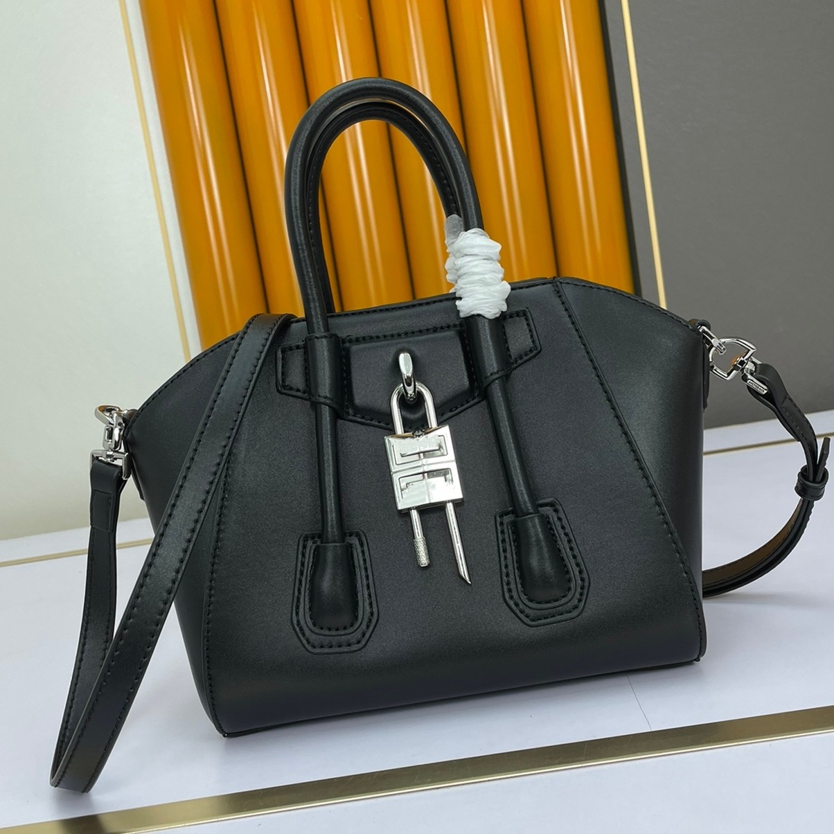 2026 New Style Padlock Handbag Retro Casual Shoulder Underarm Crossbody Women's Bag Large Capacity Tote Bag Fashion