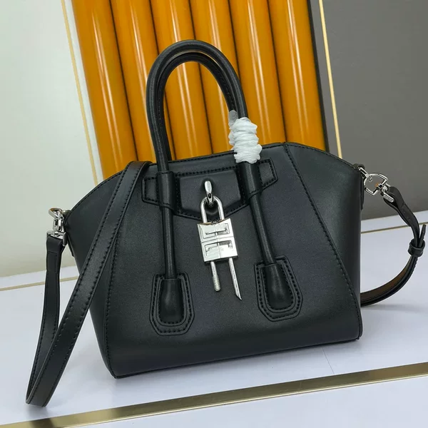 2026 New Style Padlock Handbag Retro Casual Shoulder Underarm Crossbody Women's Bag Large Capacity Tote Bag Fashion