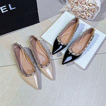 法式铆钉内增高单鞋女2025年新款春秋百搭通勤女鞋尖头浅口平底鞋