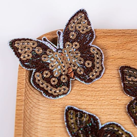 洗唛、商标;吊粒、吊牌;香包/香囊