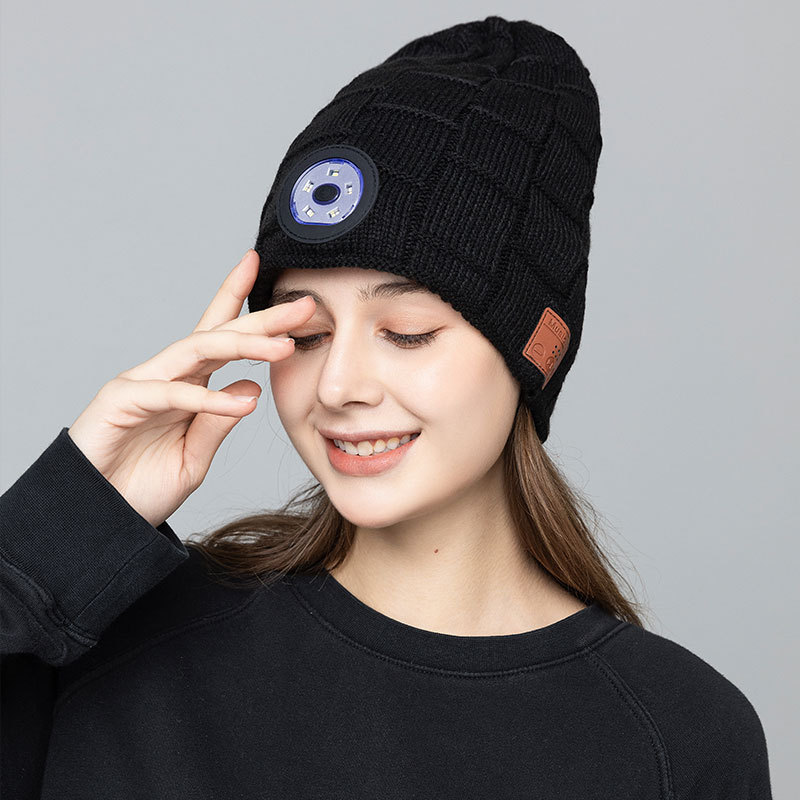 亚马逊跨境秋冬新款蓝牙多功能保暖照明立体声针织LED运动帽子