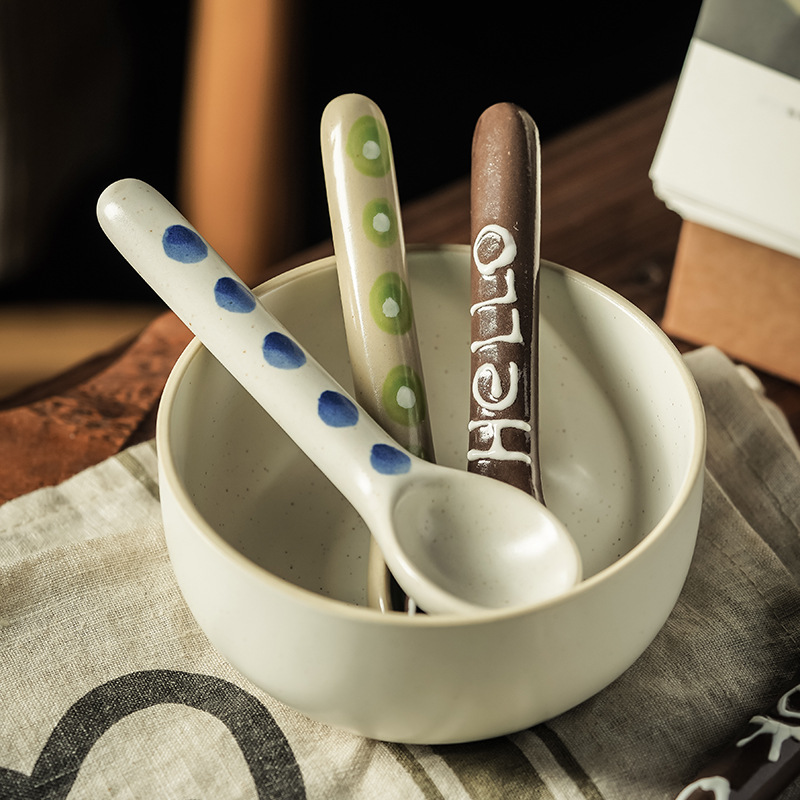 Retro estilo japonés cocina de sopa de sopa de cerámica hecha a mano pequeña cucharada de cerámica de alto valor de mezcla cucharada de cerámica gruesa