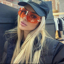 ���һ��̫����Ůʱ������ͬ��ī��Ů������sunglasses��ó�۾�