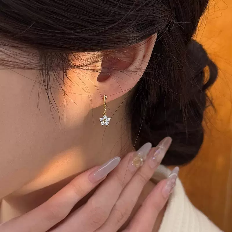 精致小巧水滴闪亮花朵耳钉女时尚个性小花耳坠耳饰潮