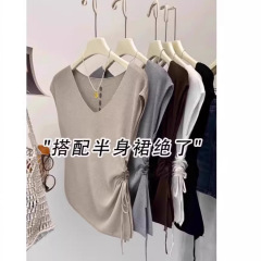 Vネック氷糸ニット半袖tシャツ女性夏の薄いタイプの起爆ロープの背中の透かし彫りの短いタイプの洋気カードの腰の上着