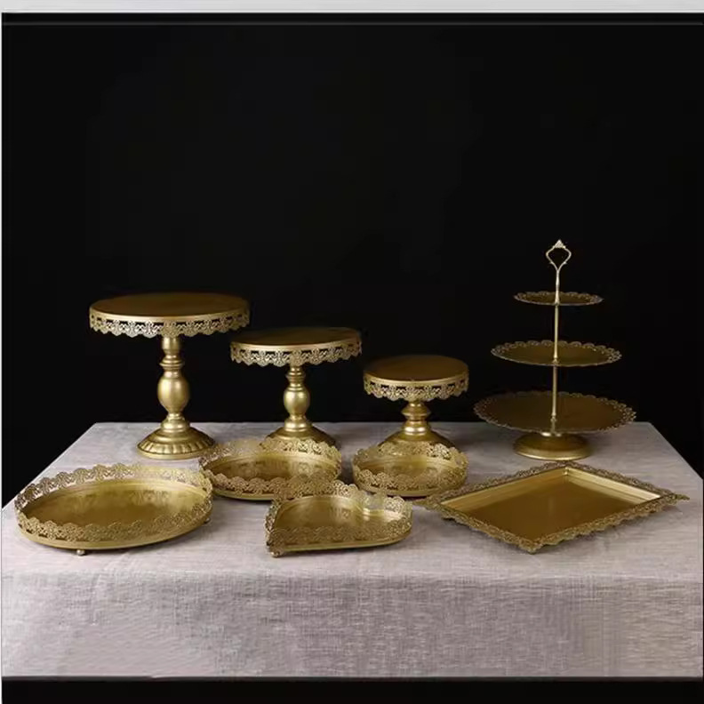 Fijación de pastel de hierro forjado props de boda platos de pastel de oro decoración de pastel europeo bordes de encaje artesanía estante de pastel