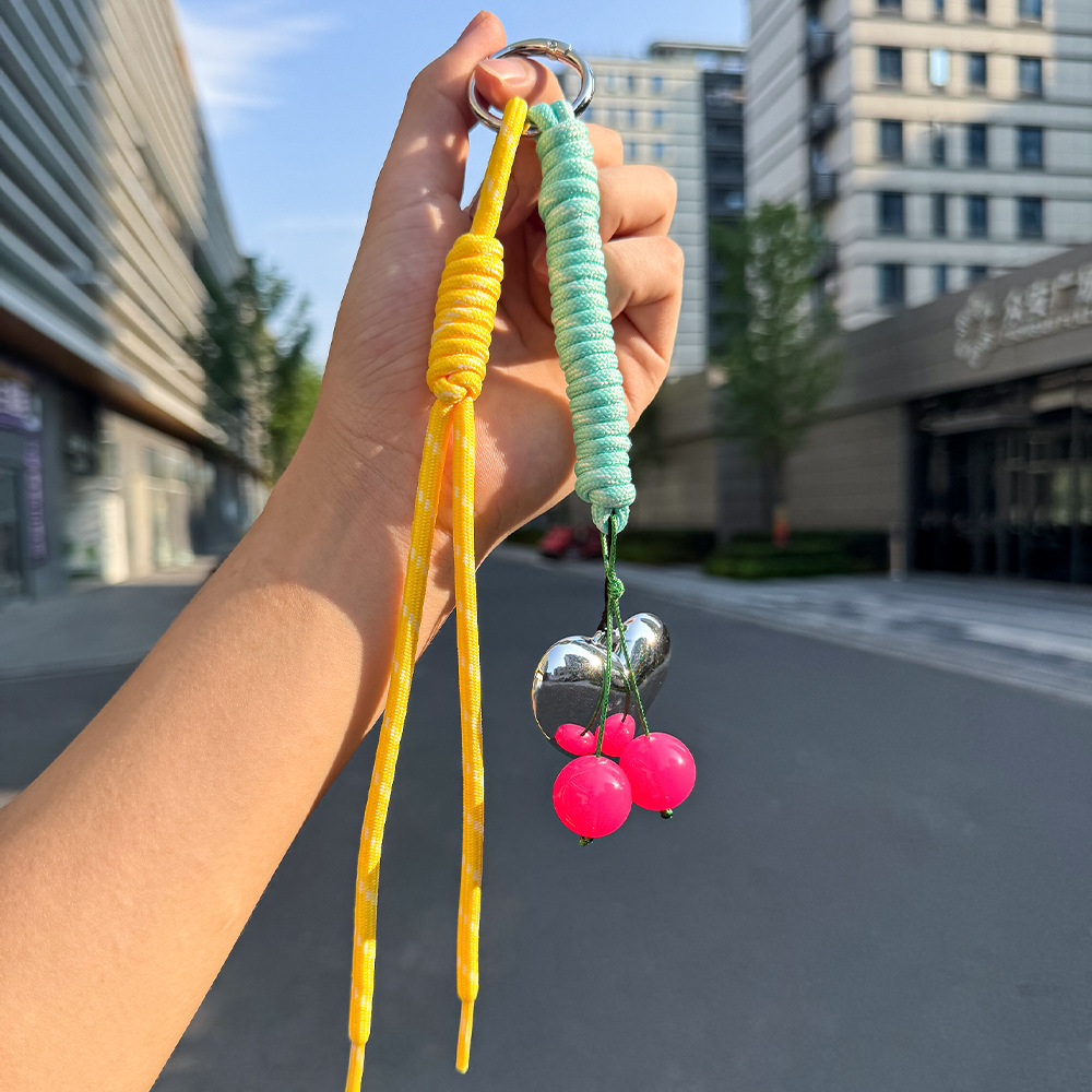 Nuevos productos transfronterizos creativos de letras de color cuerdas trenzadas llavero amor dibujos animados accesorios de diseño bolsos colgantes