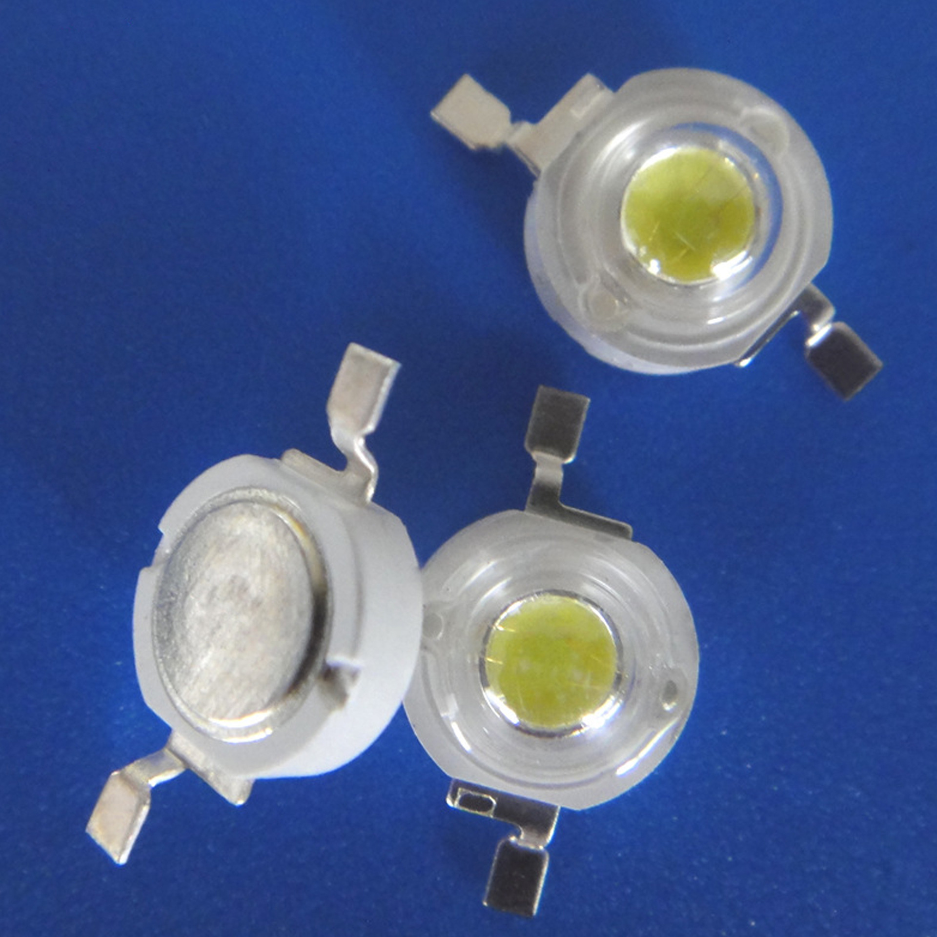 ��Ӧ1w/3w����led����  ɫ��2900-4000ů�׹� ��ͨ��140-200lm