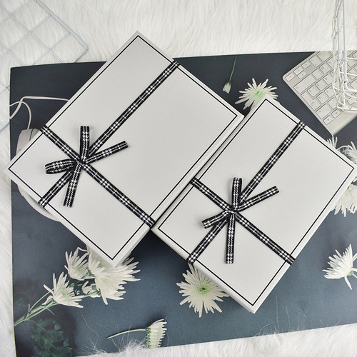 Large scarf clothes gift box small fresh Valentine's Day Teacher's Day birthday gift box cosmetics lipstick box wholesale