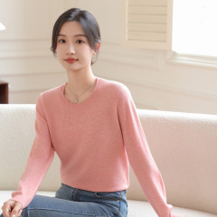秋冬の新型ウールに合わせて、ゆったりとした丸首が痩せています。