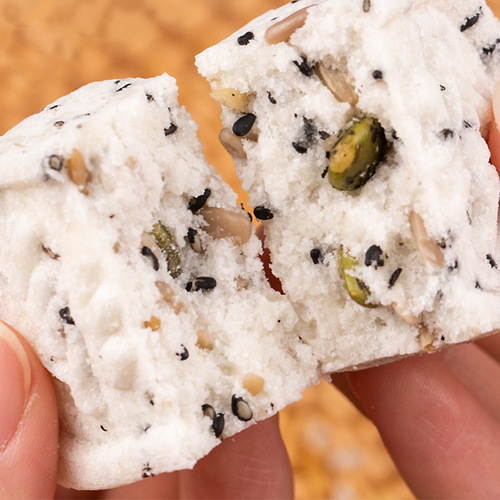 Wholesale nuts and fungus eight treasures cake from the manufacturer, no added sugar meal replacement coarse grain pastry lotus seed cake health leisure snacks