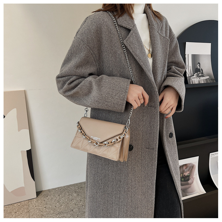Casual texture autumn and winter chain broadband single shoulder messenger bagpicture5