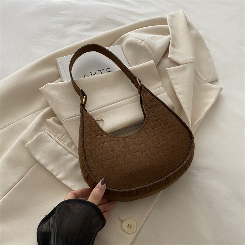 2024 otoño nuevo bolso de luna nueva moda femenina casual marea retro fieltro patrón de cocodrilo bolso de axila bolso de hombro para mujer