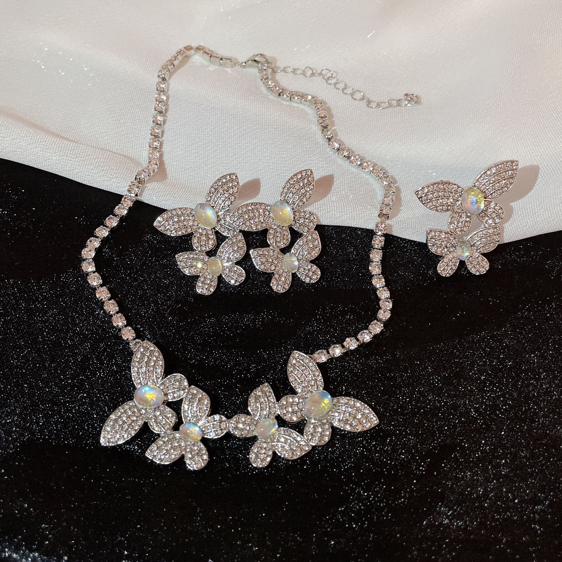 1 Piece Fashion Butterfly Rhinestone Inlay Rhinestones Womenu0027S Necklace