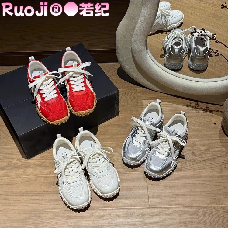Кожа версия ~ Маленький человек увеличивает толстую подошву дикие повседневные кроссовки женские новые шнуровки