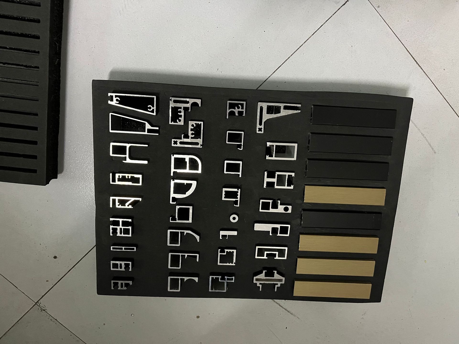 厂家供应黑色EVA工具零部件成型粘珍珠棉泡沫/黑色EVA粘珍珠棉