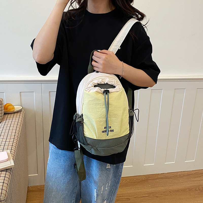 Mochila pequeña al aire libre para mujeres ligera y de alto valor multifuncional, bolso de hombro de doble propósito, bolso de hervidor de agua de senderismo