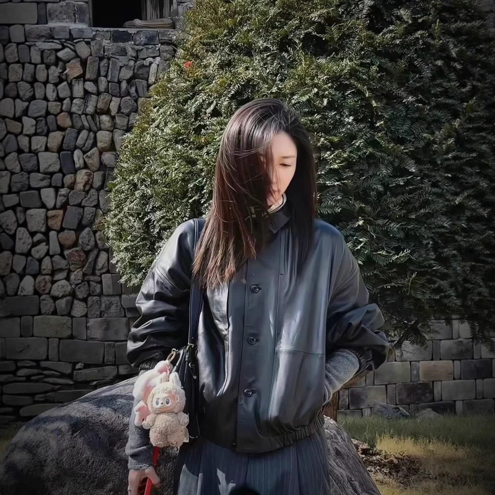 Le Jiang Shuying's Same Style Leather Jacket for Women, Stand-Up Collar, Off-Shoulder Silhouette Leather Jacket, Short Casual Style Top for Women