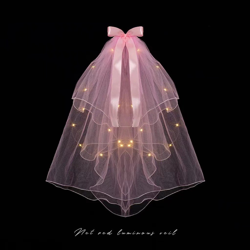 Теплая белая легкая розовая вуаль