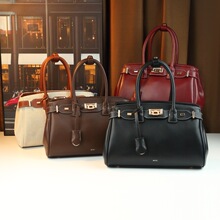 �������l���߼���ܛƤ��ɫϵ�K����r�аٴ�ͨ��Ůʿ�������ذ�