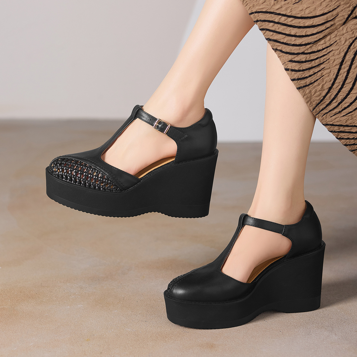 Sandal cao gót nữ quai ngang khóa T, đế dày platform, gót 9.5 cm — đen