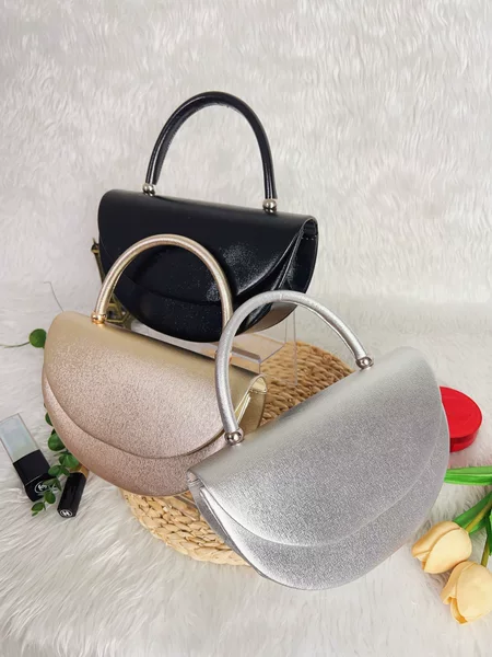 High-End Pleated Wristlet Handbag for Women, Fashionable and Versatile New Evening Dress Shoulder Crossbody Bag