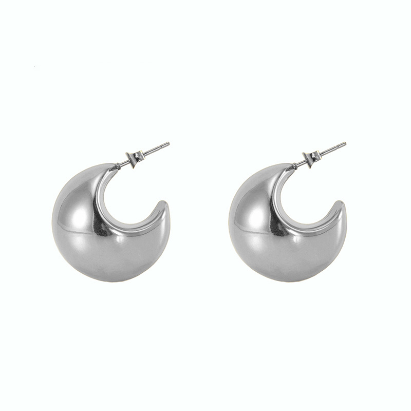 Transfronterizo europeo y americano estilo ins elegante estilo retro no se desvanece hueco en forma de C pendientes de acero de titanio plateado 18k pendientes de oro real para las mujeres