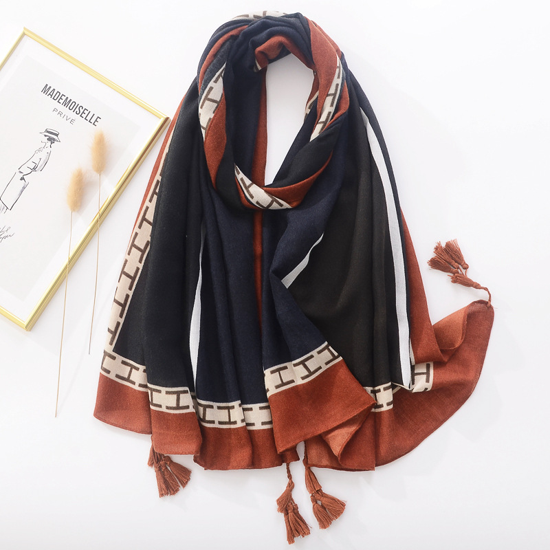 Venta caliente transfronteriza moda europea y americana gradiente de color a juego de rayas horizontales de algodón y lino siente la bufanda larga borla hecha a mano de las mujeres chal