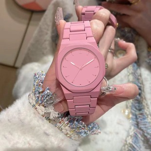 ��ʿ�ֱ��б��߼��к�ɫ�ָ��ͱ���T�������ˮ�����������P
