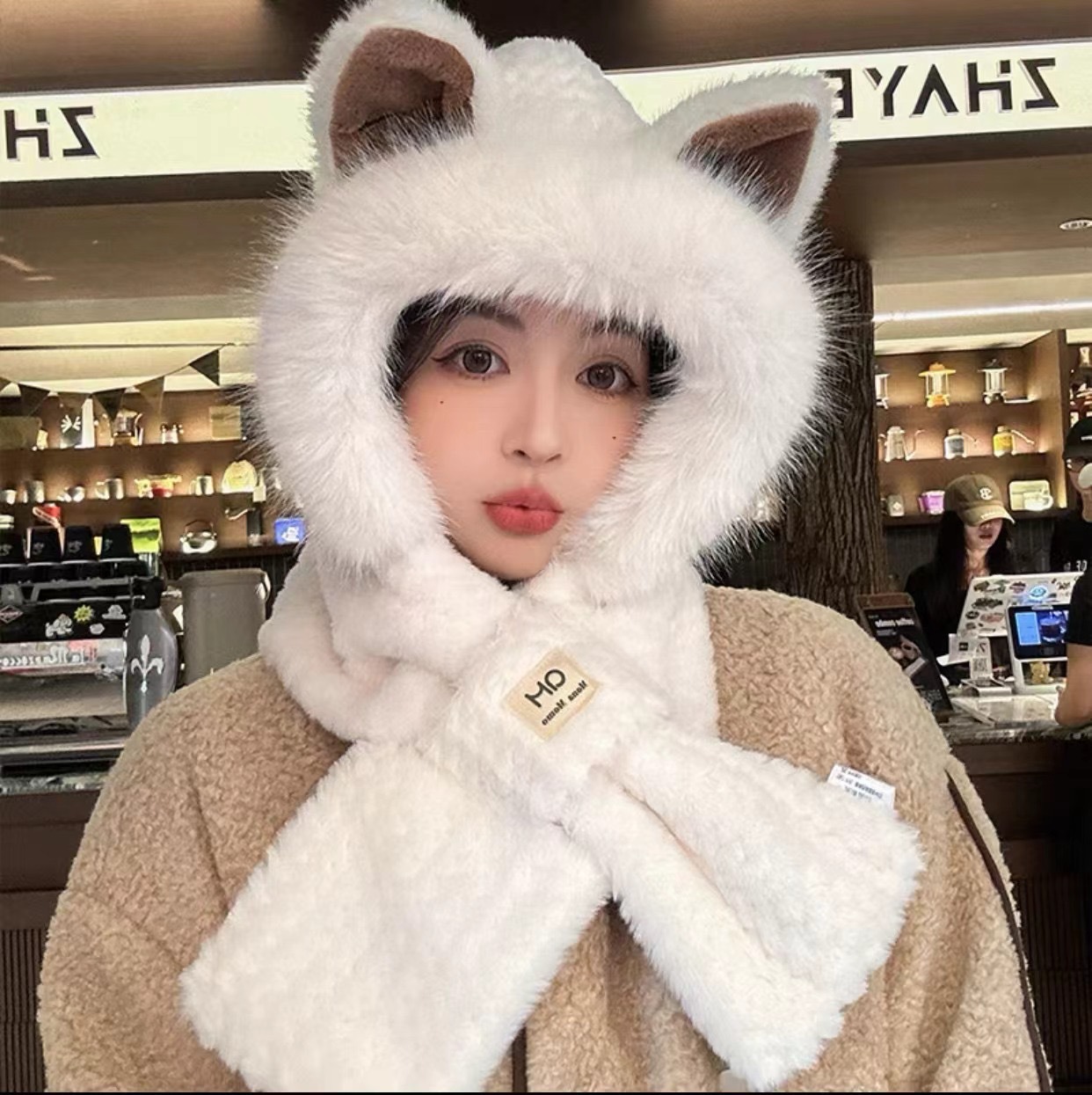ぬいぐるみクマの帽子女性のための秋と冬 2025 新しいかわいい顔が見える小さな防風暖かい耳保護多用途プルオーバー帽子