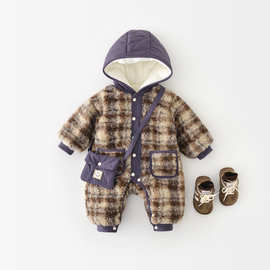 新款冬季宝宝连体衣加厚保暖婴儿外出服男女童冬装爬服