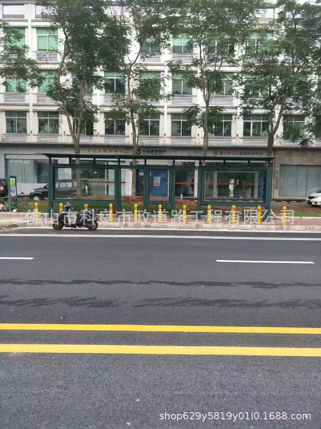 广东组装各种城市公交站牌公交站台供应不锈钢候车亭配置齐全