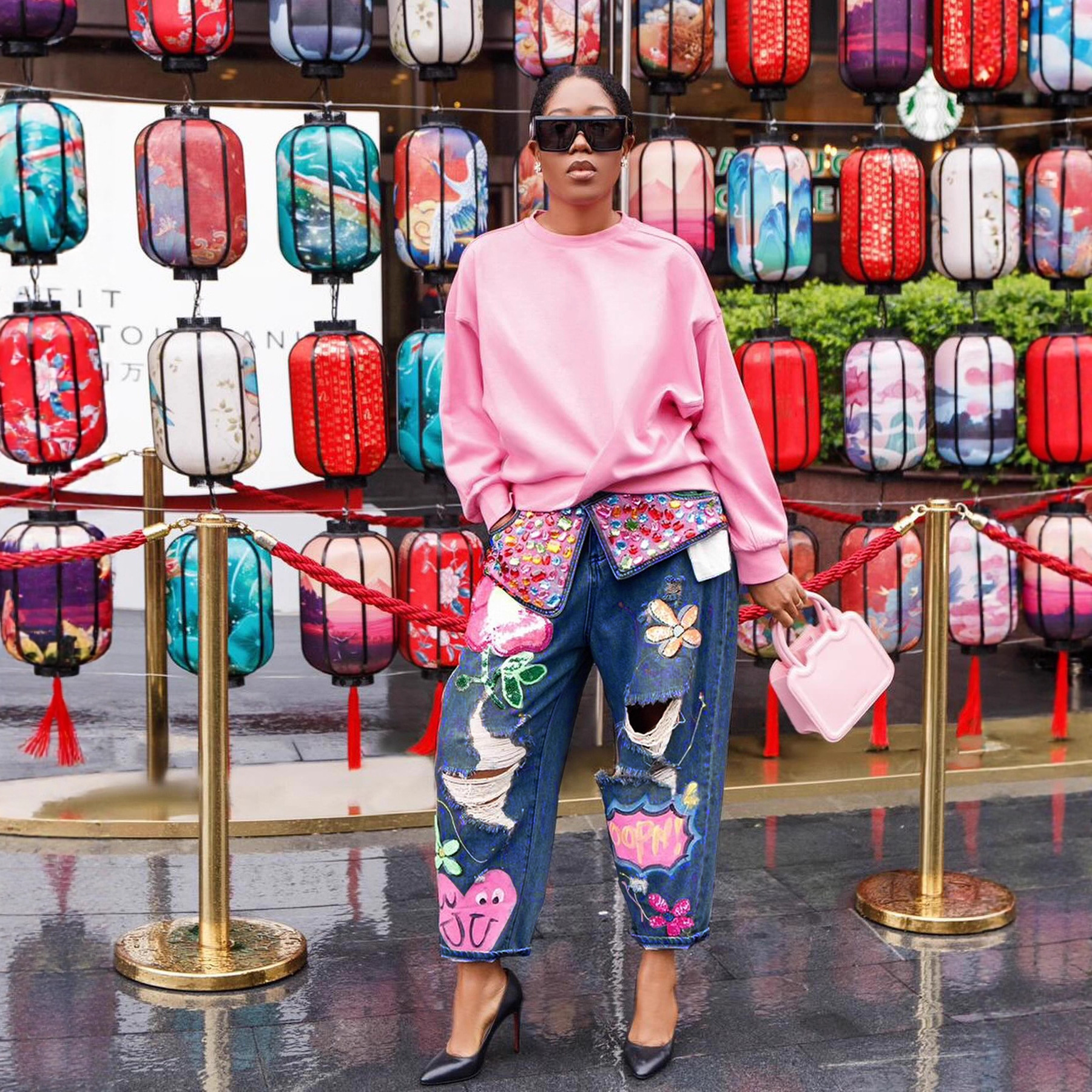 Trendige, mit Strasssteinen verzierte Jeans im Used-Look für Damen – High-Waist-Jeans mit geradem Bein und Print – Bequemer Stretchstoff_voghion.com