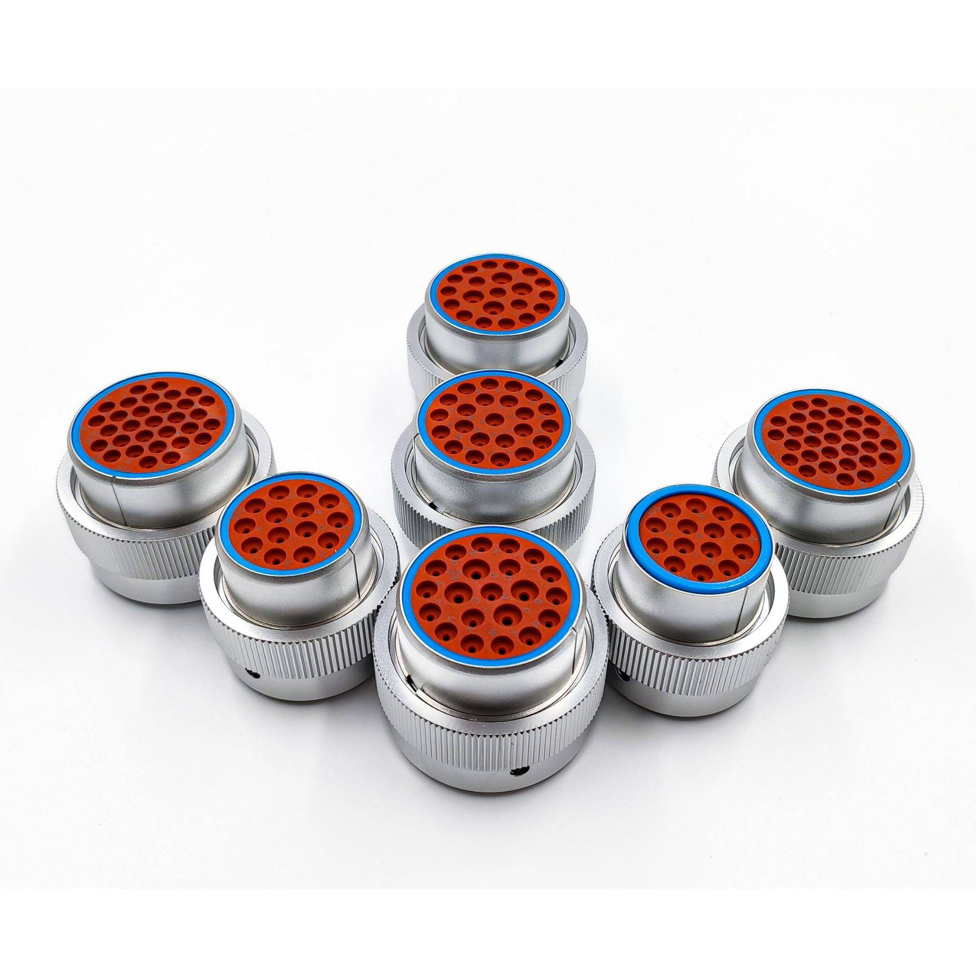 Conector Metálico para Arnés de Cables de Aleación de Aluminio para Uso Industrial y Automotriz