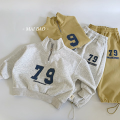 Mai Bao 子供スーツ 2025 春と秋の新作ボーイズデジタルスポーツハンサムスウェットシャツ + カジュアルパンツ 2 点セット