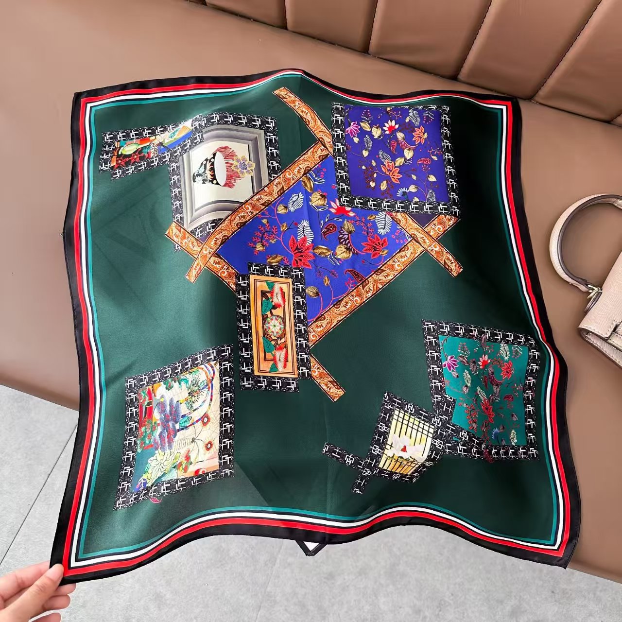 軽い豪華な北欧風の紫色の朝顔の花のプリントの绢糸のスカーフの女性の高級な気質の100% シルクの小さい方のタオル