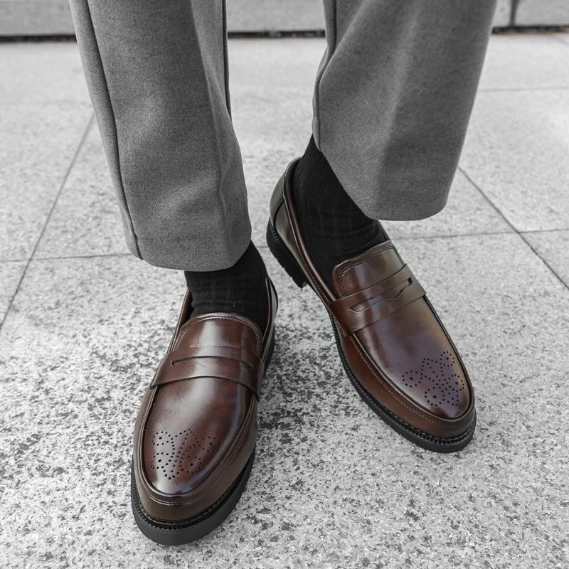 Nuevos zapatos transfronterizos de primavera y verano 2025, ropa formal para hombres, zapatos casuales bajos de negocios, zapatos para hombres, zapatos de cuero de gran tamaño con suela ligera 46
