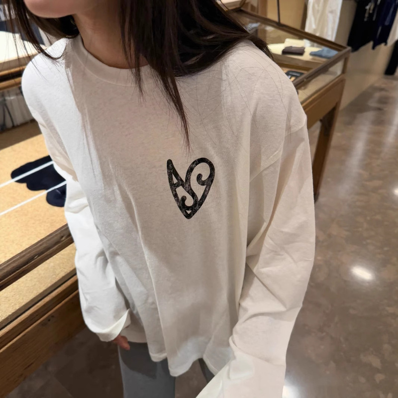 Jue Jingyi Same Style In-Stock 25 Summer New Heart Flocking Print Loose Round Neck Long Sleeve T-Shirt for Women Trendy