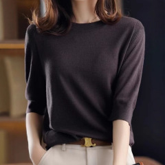 绢糸をまねてウールのニットの中袖のtシャツの女性のシルクの上で2025服の春のゆったりしていて、やせているハイエンドのシャツを現します。